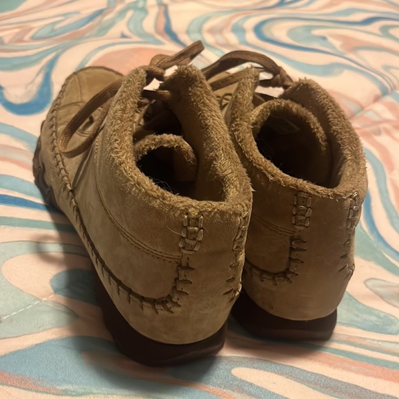 Suede Sketchers relaxed fit memory foam sneaker boot - Picture 3 of 5